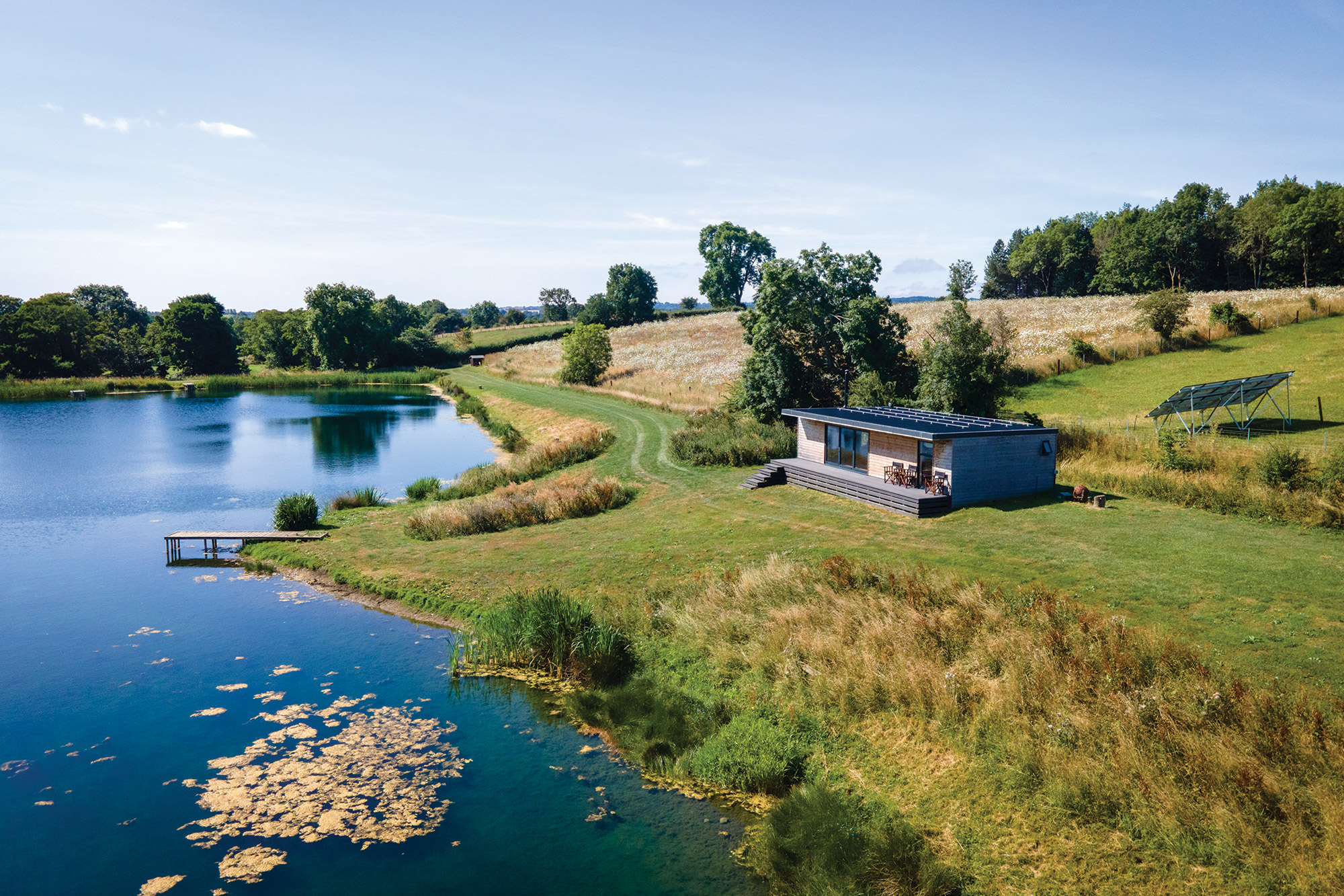 Jen’s Lakeside Lodge
